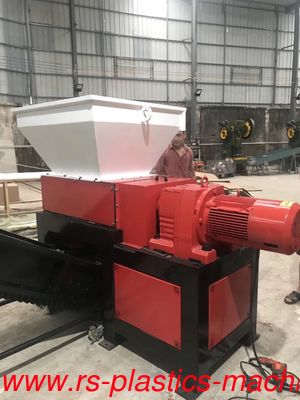 China Powerful solid shredder /waste recycle machine supplier for Barrel/CD/wood/tire/Plastic/Can/Cloth/ Metal etc all solid waste recycle good price to indonisia