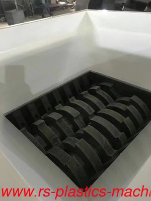 China Powerful solid waste recycler shredder for rubber/CD/wood/tire/Plastic/Can/Cloth/Metale Shredder manufacturer bestprice