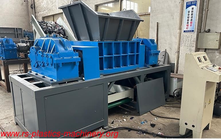 China Strong Powerful Shredder solid waste recycle machine/rubber/wood/metal/cloth/straw etc all solid waste Shredder supplier good price wholesale