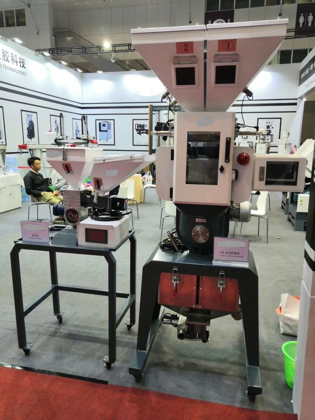 China Gravimetric Dosing material proportion Mixer Supplier with Floor Stand/Plastic Weighing mixer high precition